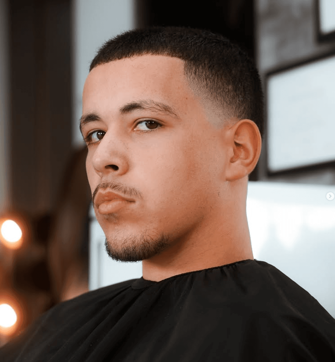 Corte curto com risco definido